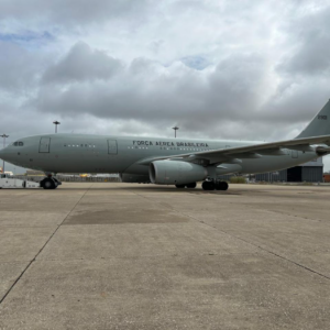 Aeronave do Governo Federal está em Lisboa aguardando autorização para seguir para repatriar brasieiros no Líbano. Foto: FAB / Divulgação