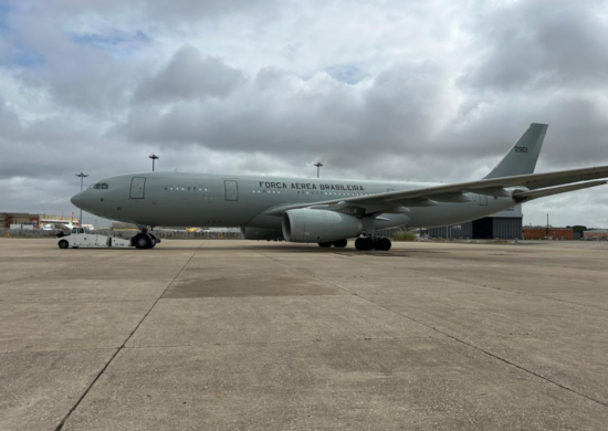 Aeronave do Governo Federal está em Lisboa aguardando autorização para seguir para repatriar brasieiros no Líbano. Foto: FAB / Divulgação