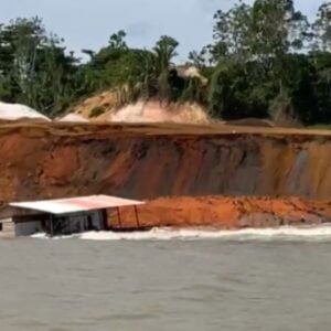 Deslizamento em Manacapuru deixa rastro de destruição -Foto: Reprodução