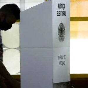 O período de votação se encerra às 17h deste domingo (6) - Foto: Marcelo Camargo/Agência Brasil