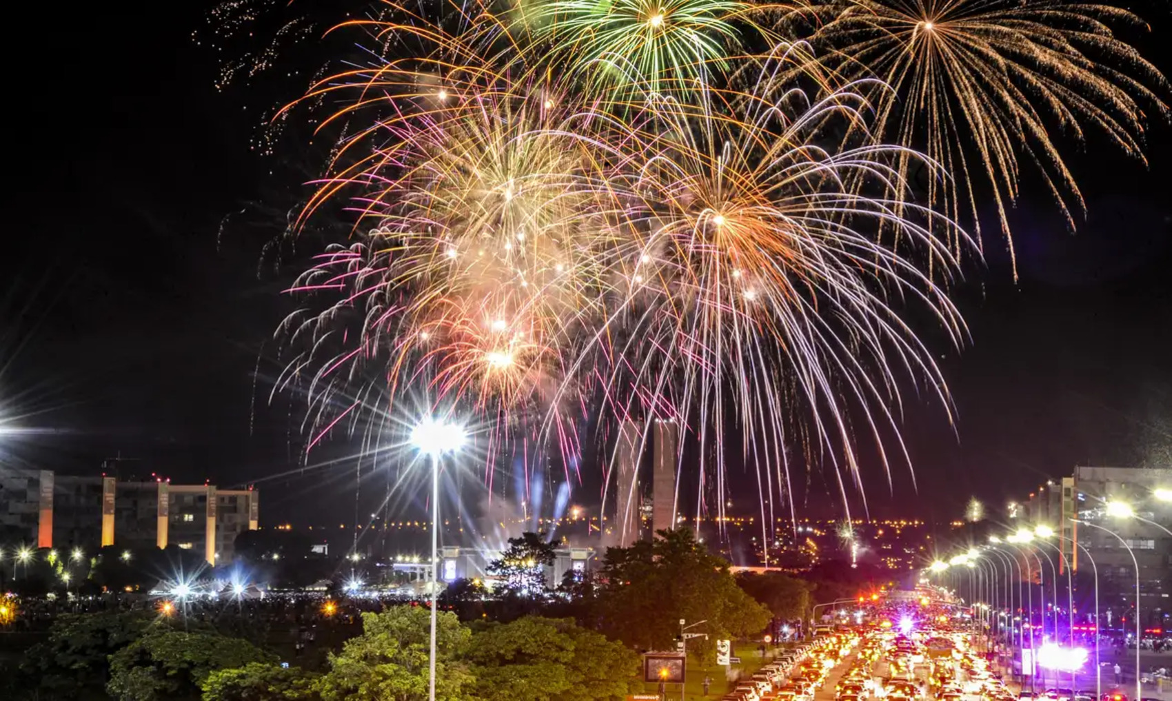 Fogos de artifício com barulho podem ser proibidos; entenda projeto de lei