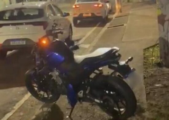 Motociclista colidiu com um poste em Manaus - Foto: Reprodução