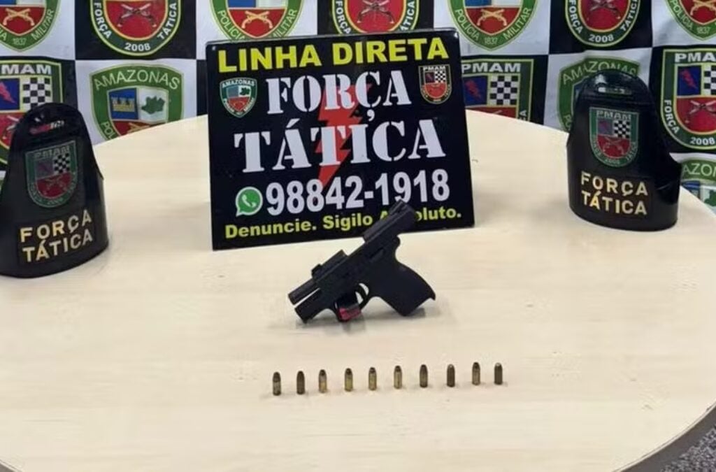 Homem preso suspeito de ameaçar com arma funcionários de empresa de internet em Manaus. Foto: Divulgação PM-AM