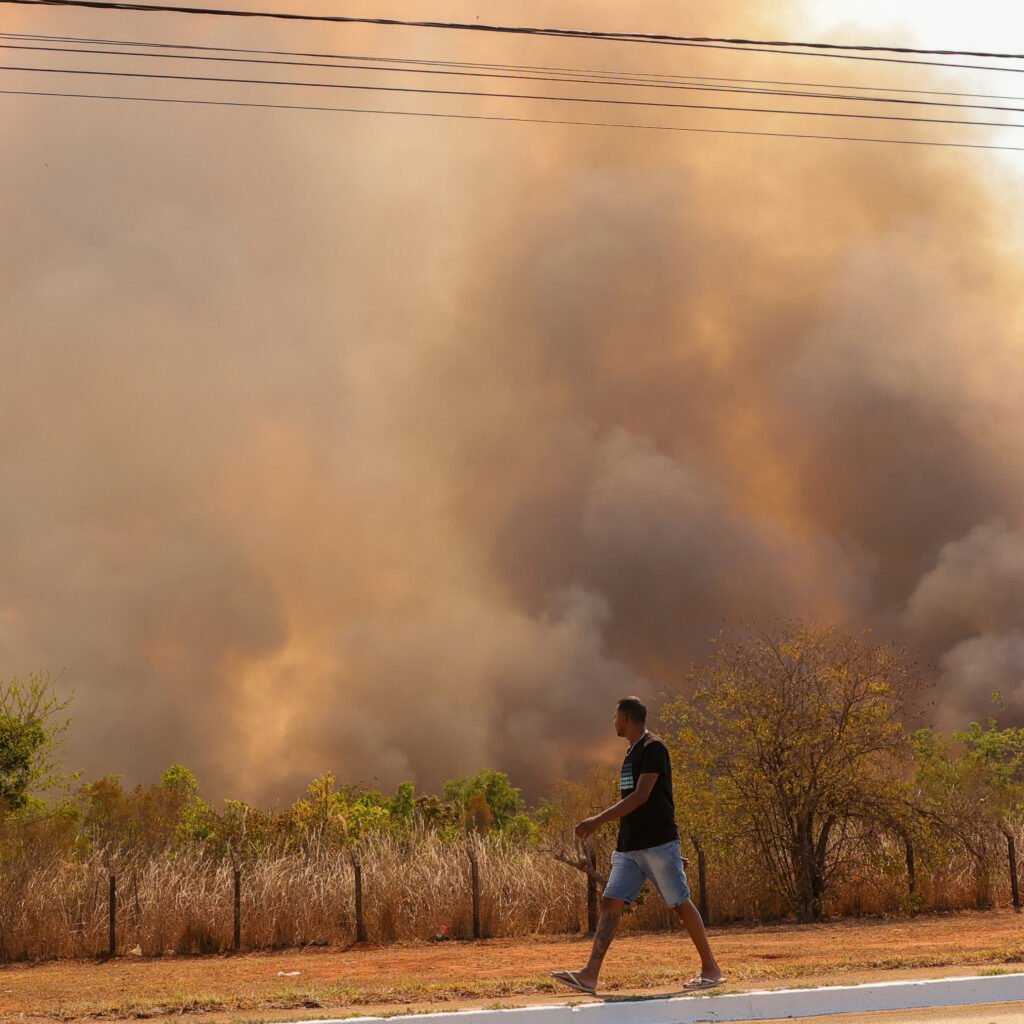 Com a seca intensa e falta de chuva, Incêndios castigam o DF. Foto: Fabio Rodrigues-Pozzebom