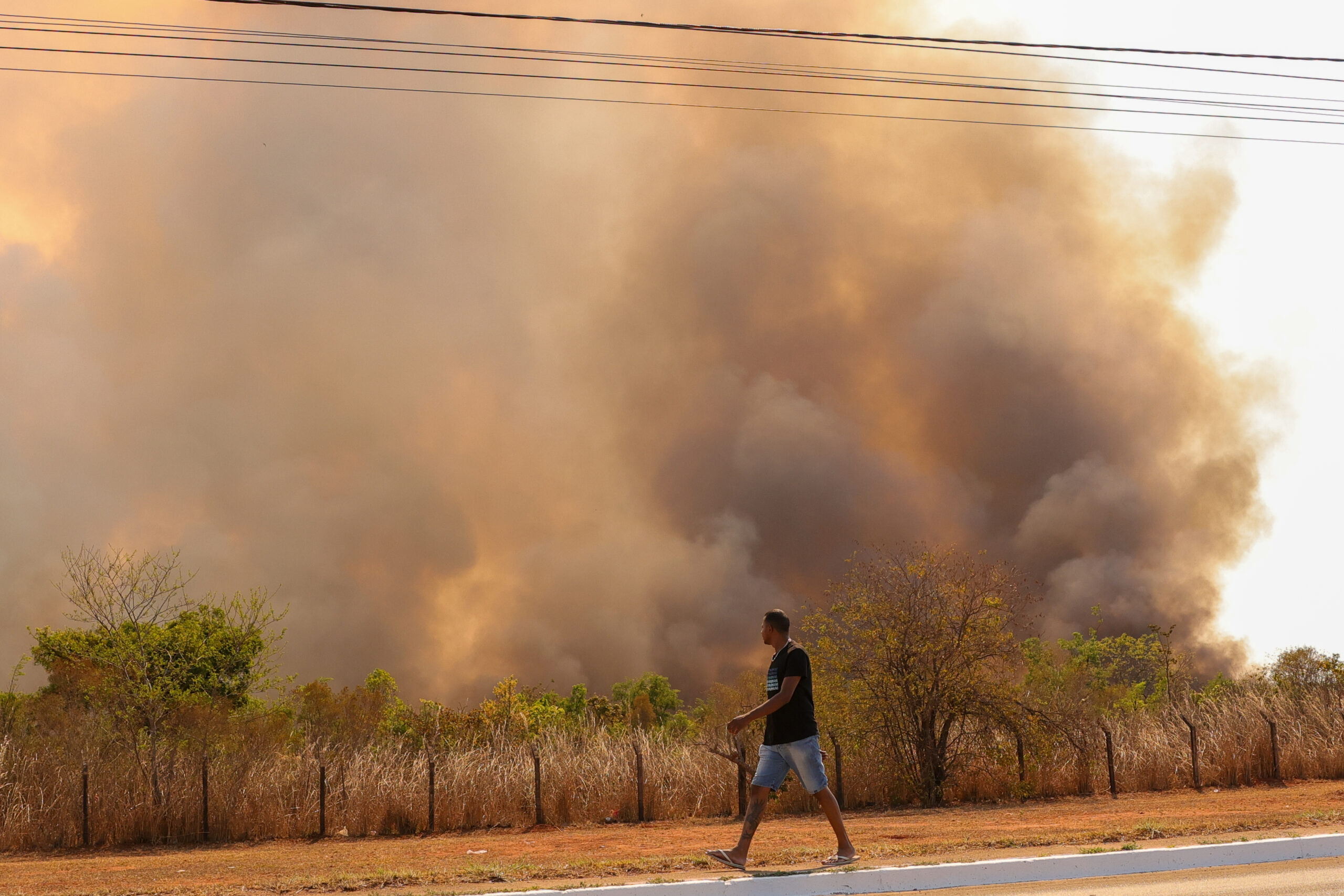 Com a seca intensa e falta de chuva, Incêndios castigam o DF. Foto: Fabio Rodrigues-Pozzebom