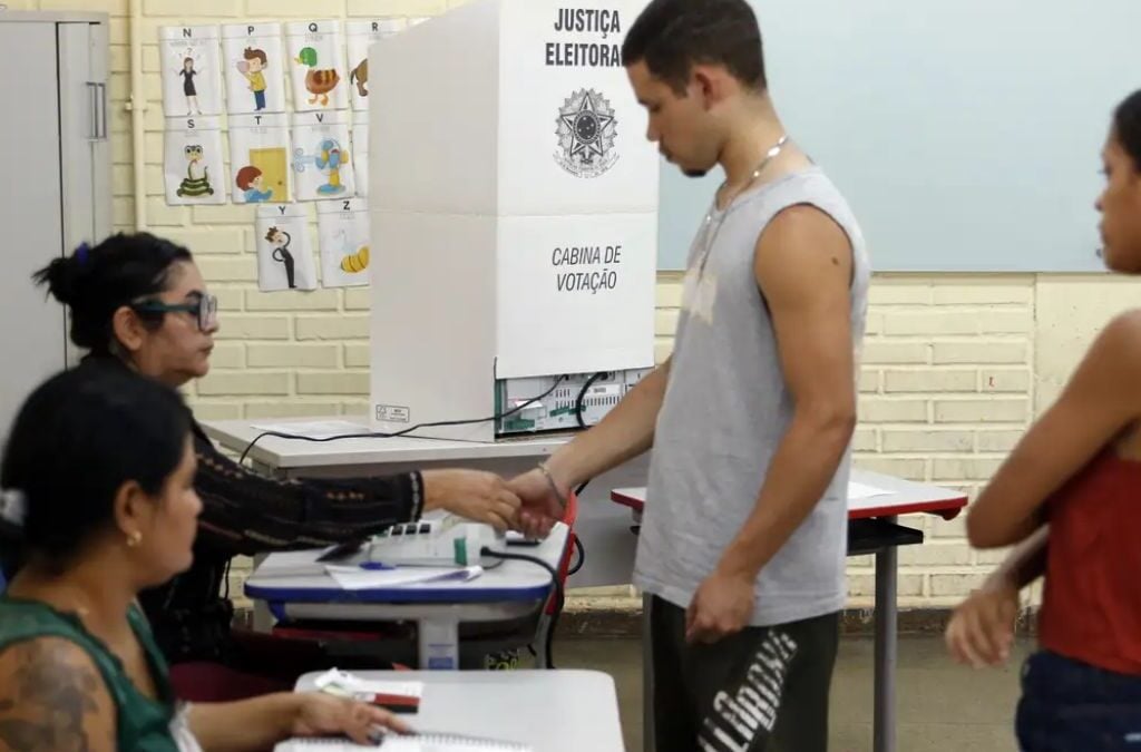 Eleitores voltam às urnas no dia 27 de outubro - Foto: Bruno Peres/Agência Brasil