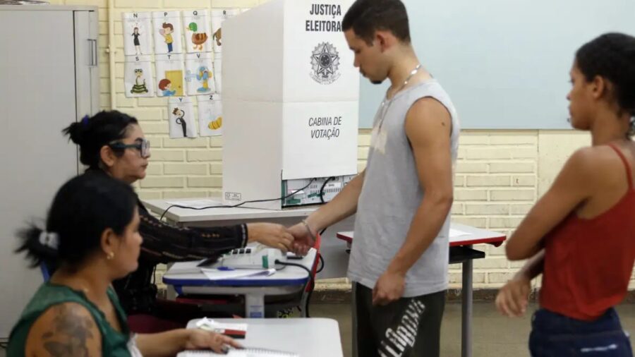 Eleitores voltam às urnas no dia 27 de outubro - Foto: Bruno Peres/Agência Brasil