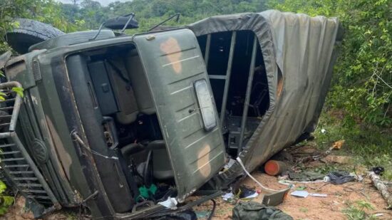 Acidente caminhão exército em Porto Velho