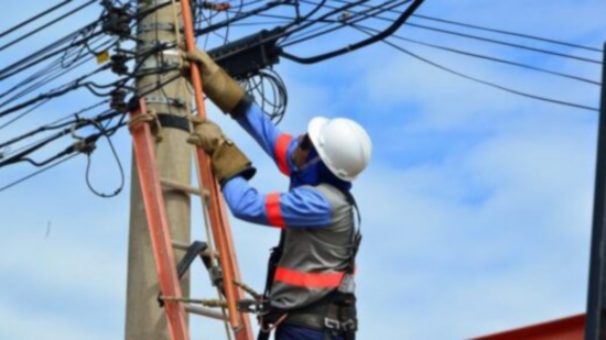 Bairros de Manaus ficam sem energia hoje 21