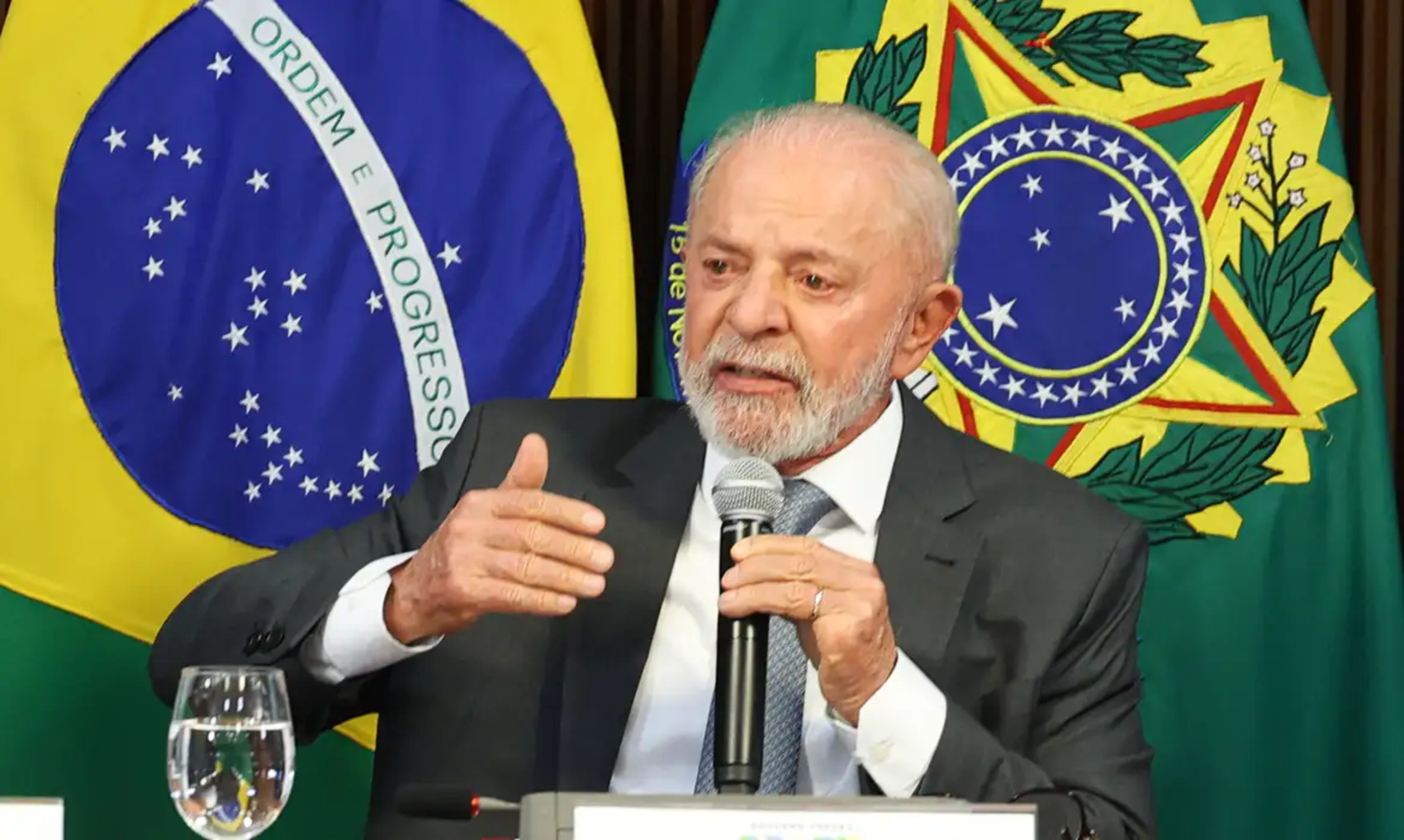 Lula parabenizou Trump pelo X