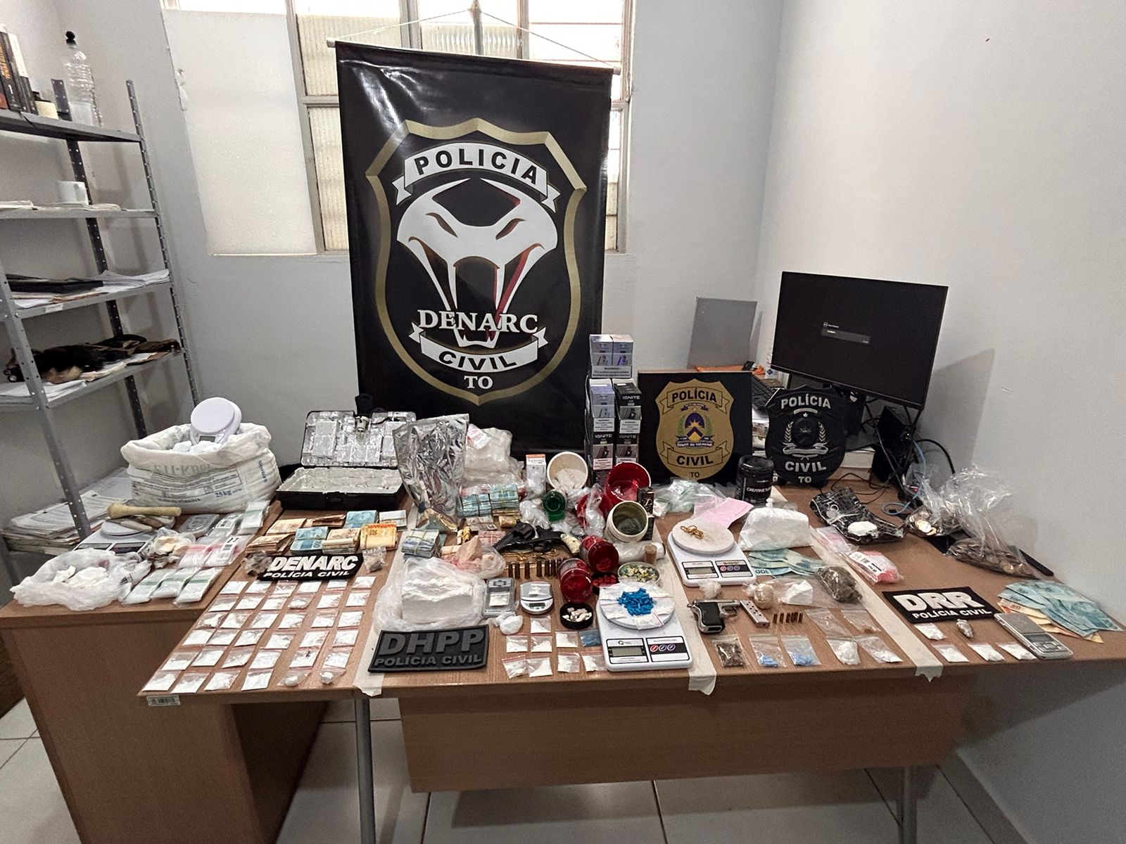 Policiais civis apreenderam drogas como crack, MD e ecstasy - Foto: Dvulgação/PCTO