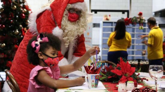 Padrinho de Natal correios disponibilizam cartas para adoção