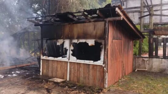 Casa de Francisco Luiz é incendiada em Rio do Sul (SC) - Foto: Corpo de Bombeiros de Santa Catarina/Divulgação