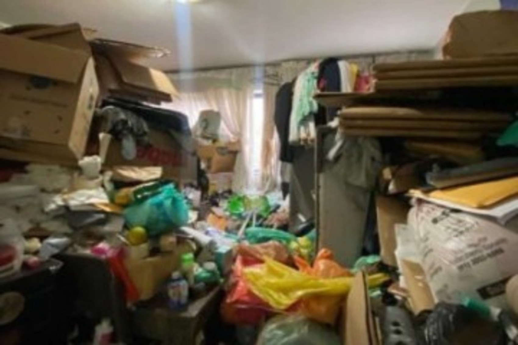 Moradora do DF acumulava 30 toneladas de lixo em apartamento