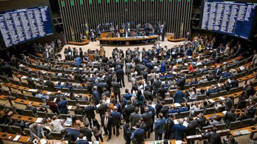 135 deputados assinaram a PEC pelo fim da escala 6x1 até o momento - Foto: Reprodução Agência Brasil