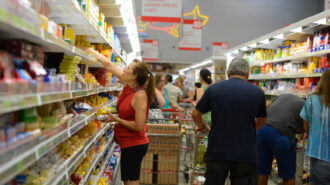 Combustíveis, energia elétrica e carnes sobem inflação do DF; saiba quanto