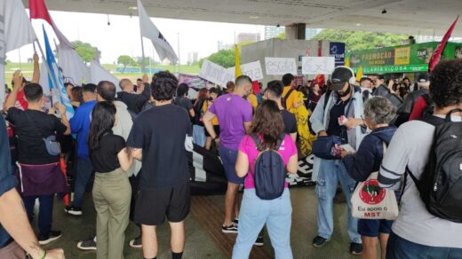 Manifestantes protestam em Brasília pelo fim da escala 6X1