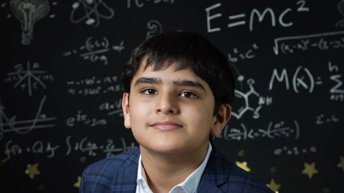 Menino de 10 anos alcança nota incrível em teste de QI e supera gênios como Einstein. Foto: Dan Charity