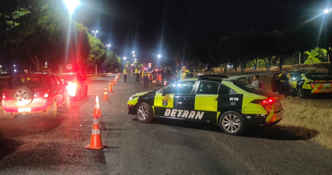 Detran-DF autua 84 motoristas por dirigirem alcoolizados no fim de semana