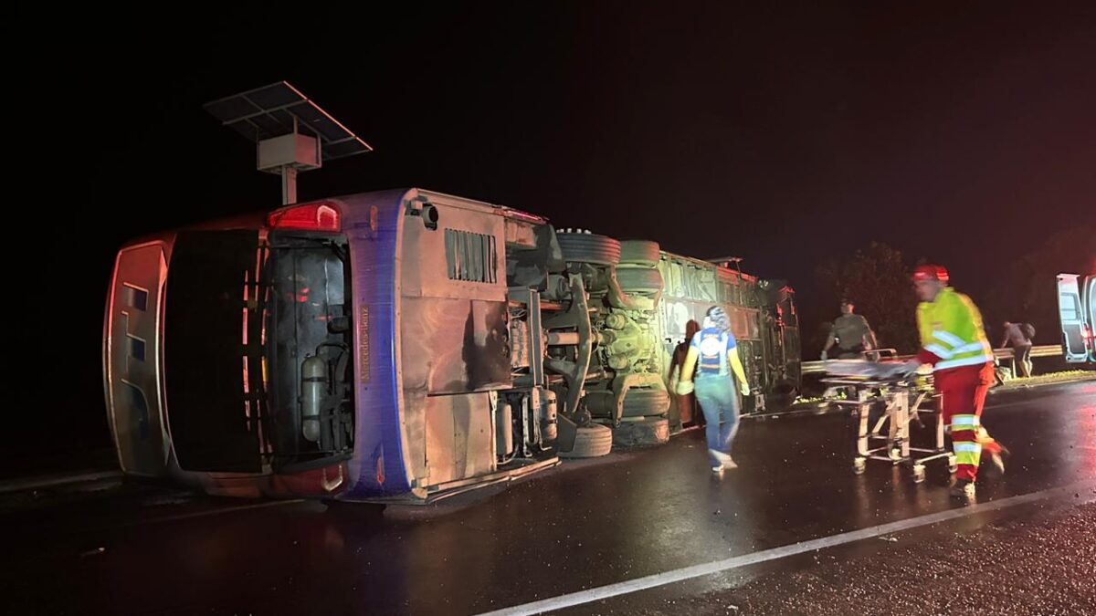 Cerca de 59 passageiros estavam no ônibus - Foto: Divulgação/Corpo de Bombeiros