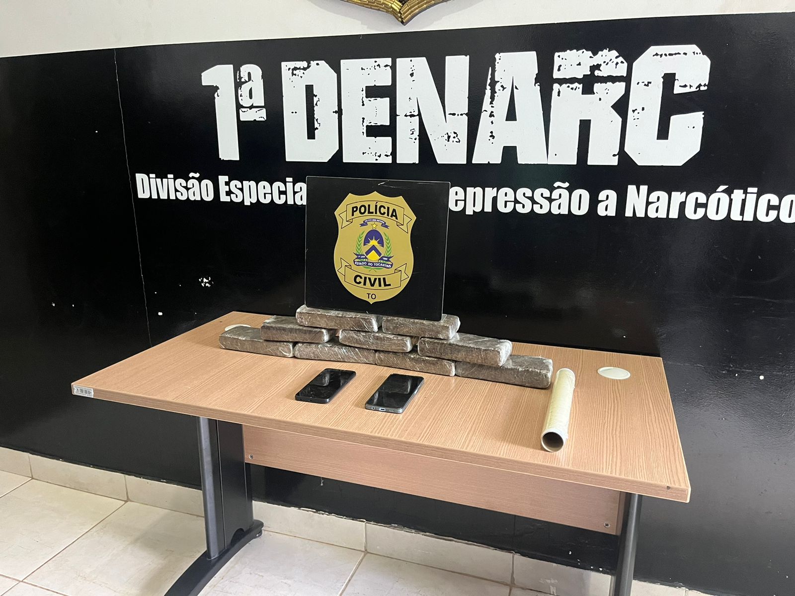 Polícia Civil apreendeu 5 kg de maconha e dois aparelhos celulares - Foto: Anne Acioli/TV Norte Tocantins