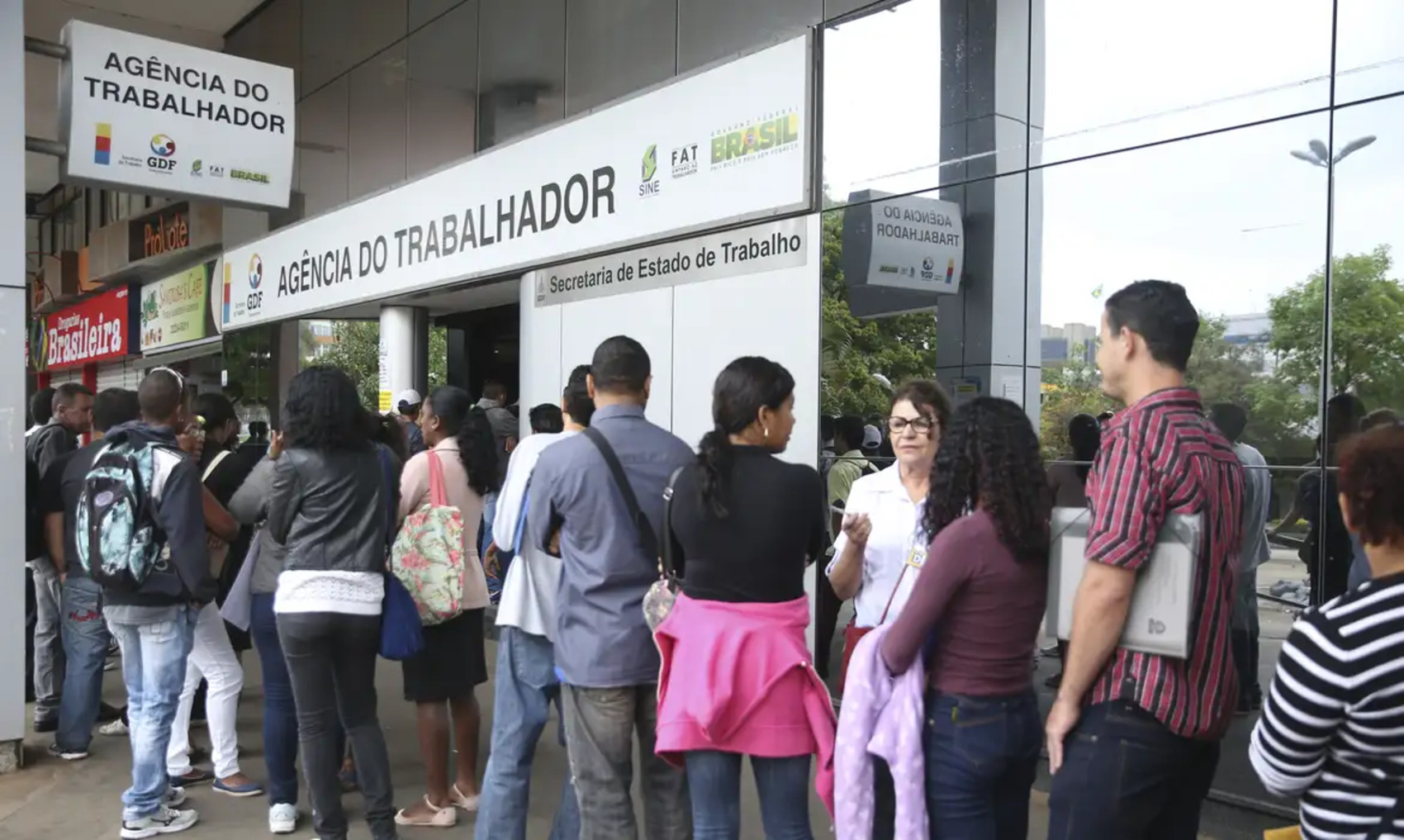 Regra para trabalhadores terem direito ao seguro-desemprego pode mudar; entenda projeto de lei