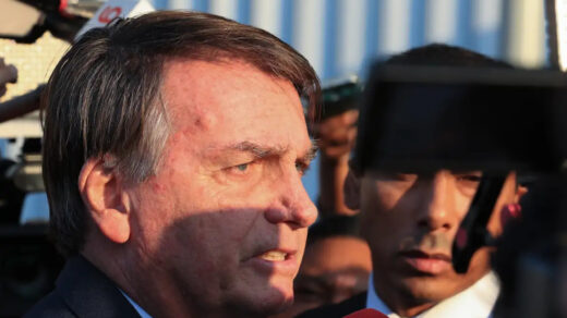 Moraes autoriza Bolsonaro a ir à missa de 7º dia da mãe do presidente do PL