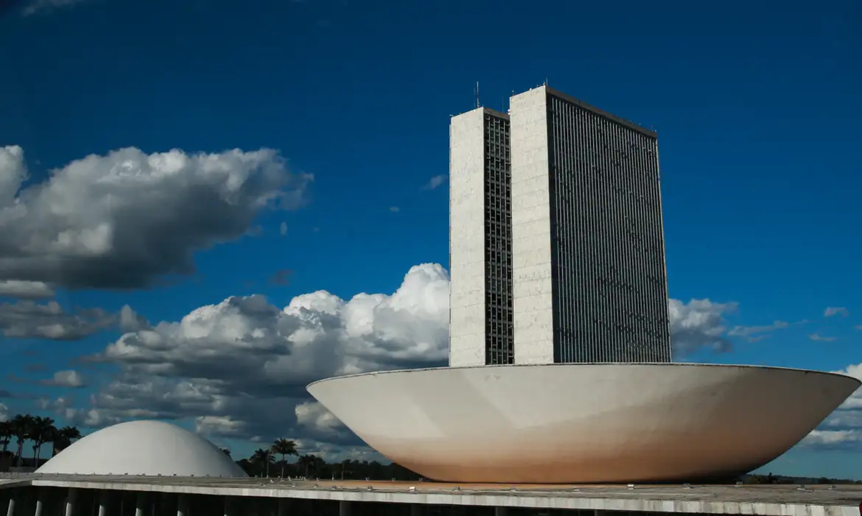 Personalidades da política e da arte são homenageadas com a medalha de mérito da Câmara