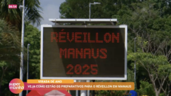 Placa anuncia a festa de réveillon em Manaus