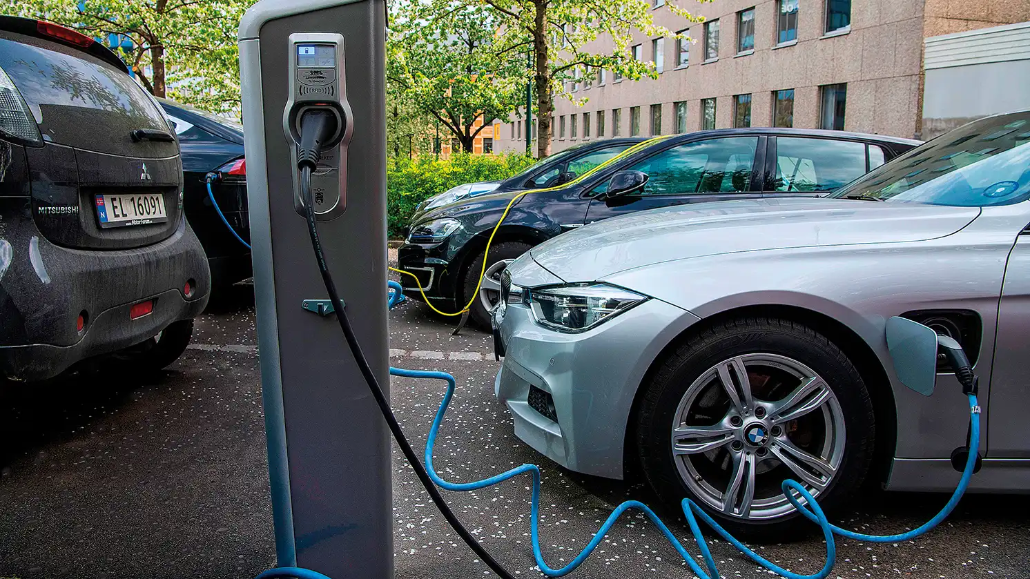 Assembleia recebe Projeto de Lei para isenção do IPVA em veículos elétricos - Foto: Getty Images