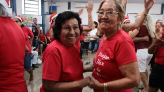 Idosas do Cras Alvorada 3 celebram fim de ano