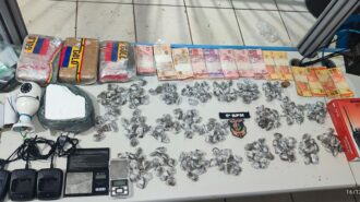 Polícia Militar apreende drogas em residencial