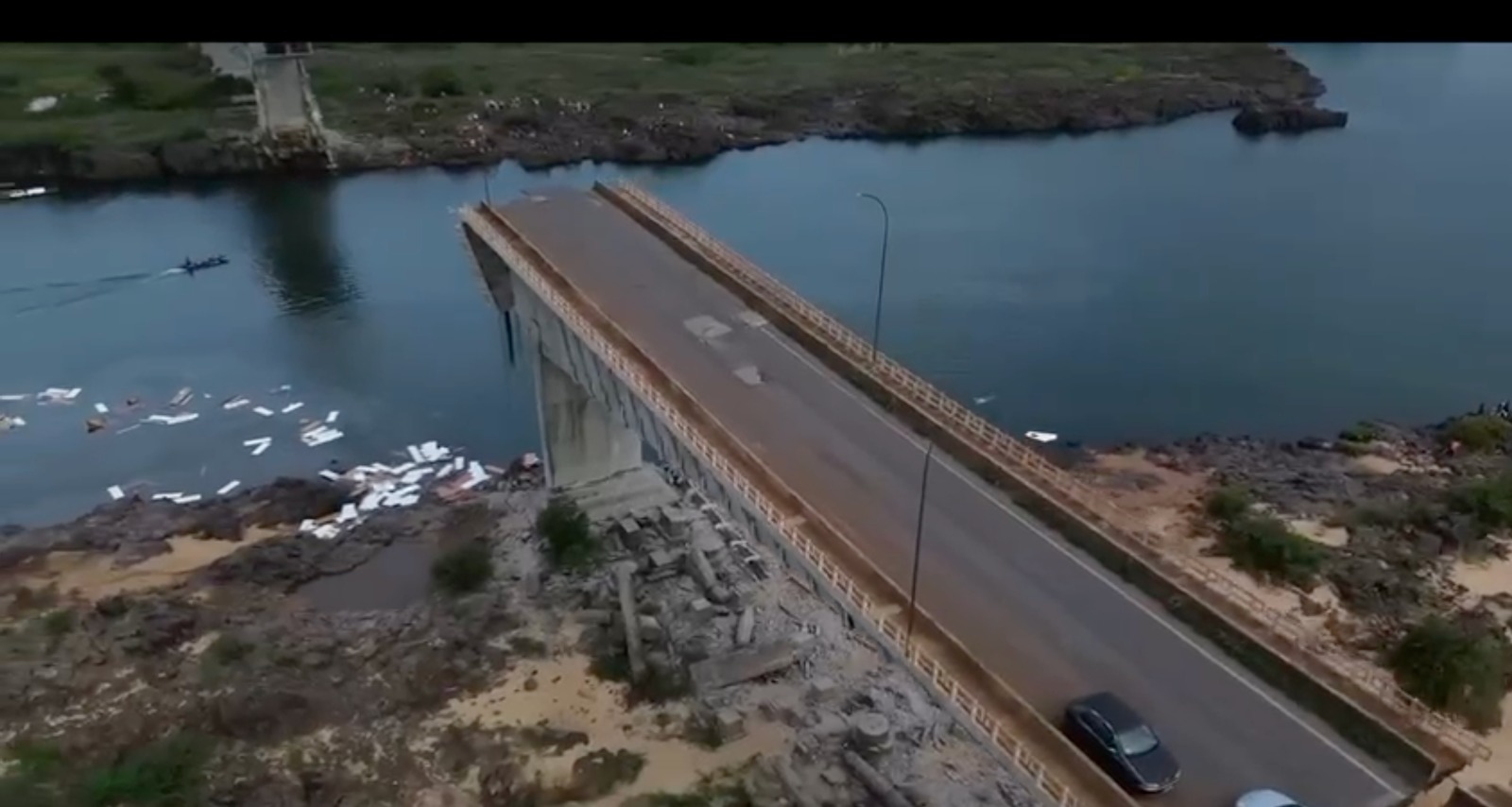 Imagem aérea da Ponte sobre o Rio Tocantins após a queda