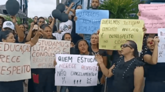 Muitos aprovados foram protestar contra a ação em frente à sede do MPTO, na capital - Foto: Reprodução O Povo na TV