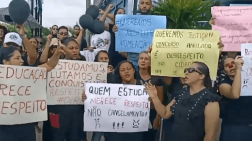 Muitos aprovados foram protestar contra a ação em frente à sede do MPTO, na capital - Foto: Reprodução O Povo na TV