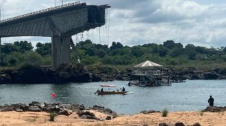 Após a queda da ponte JK, as novas balsas começam a operar na terça-feira (31) para proporcionar a travessia da população dos municípios - Foto: Divulgação