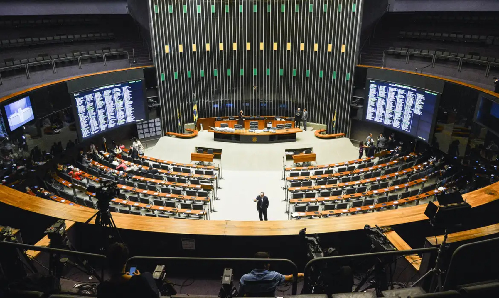 Câmara aprova urgência para pacote de corte de gastos do governo