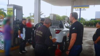 PC-RR realiza fiscalização em posto após denúncia de adulteração na gasolina.