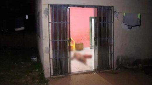 Vítima foi atingida por disparos de arma de fogo ao atender a porta de casa - Foto: Divulgação