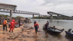 De acordo com a lista oficial compartilhada pelo Corpo de Bombeiros, quatro pessoas foram encontradas e ainda há 14 pessoas desaparecidas após o desabamento da ponte - Foto: Corpo de Bombeiros