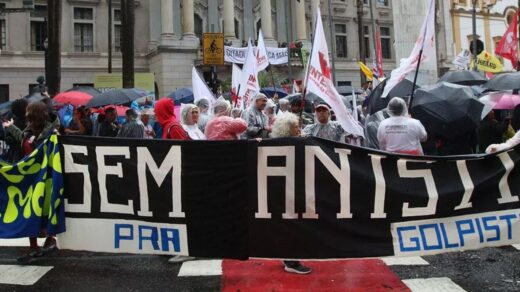 Mobilização nacional de lutas pela democracia e contra anistia a golpistas, organizada pelas Frentes Brasil Popular e Povo Sem Medo, Largo São Francisco - Foto: Rovena Rosa/Agência Brasil