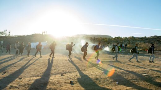 Homens são presos por migração ilegal de 40 pessoas em Bonfim (RR).