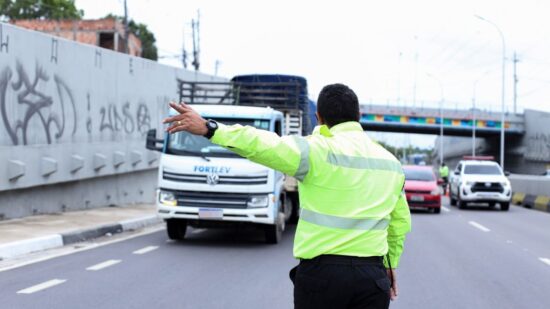 Autuações de veículos pesados em locais proibidos crescem em Manaus