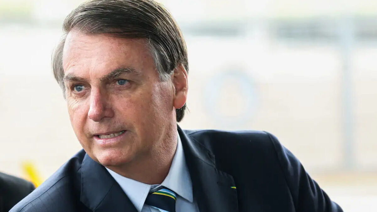 Bolsonaro diz que Lula tenta 'mudar a história' após pedido para incluir impeachment de Dilma