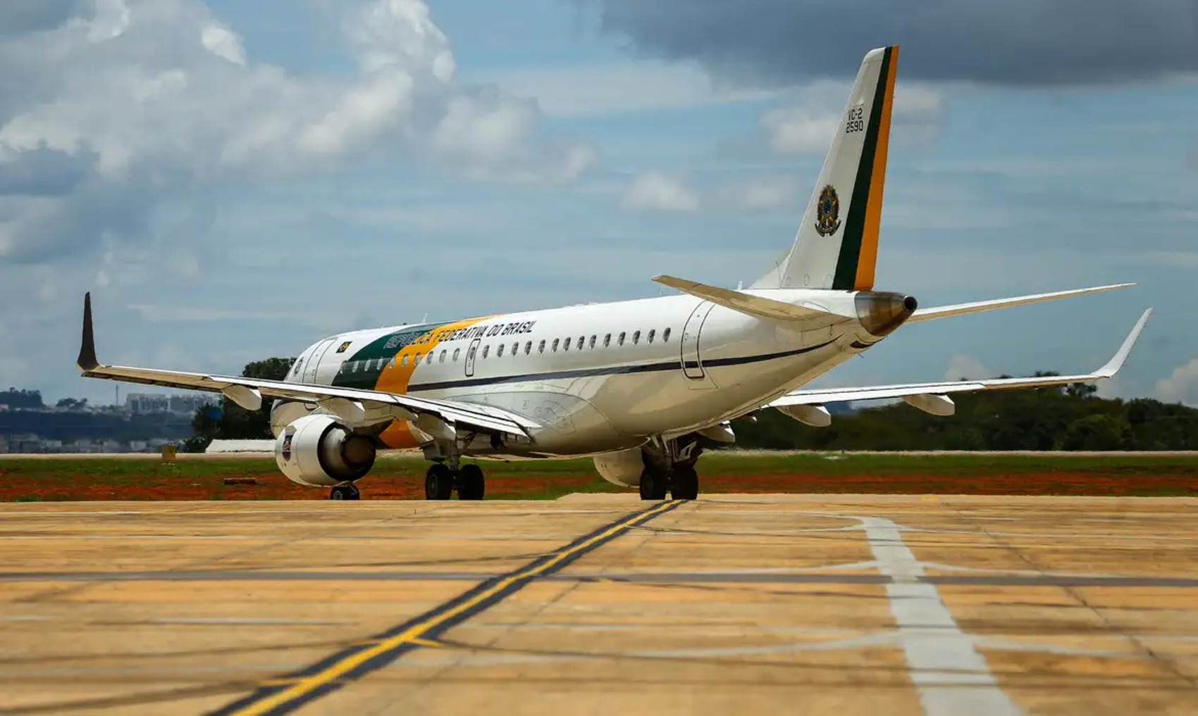 Avião da FAB realiza pouso de emergência no Aeroporto de Brasília