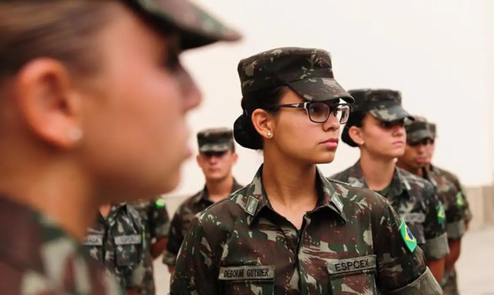 Alistamento feminino voluntário nas Forças Armadas começa neste ano; saiba como se inscrever