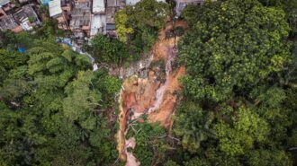 Fortes chuvas causam deslizamentos em Manaus