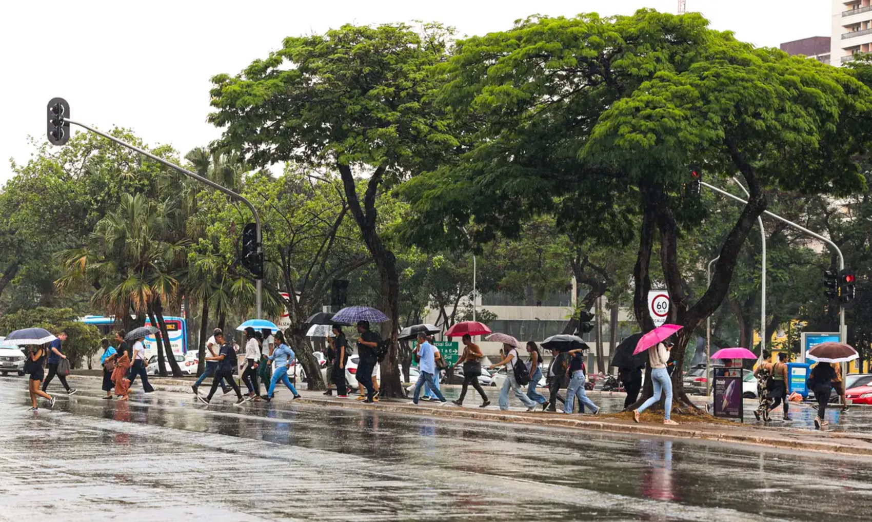 Inmet emite alerta de chuvas intensas para vários estados do país e da região Norte