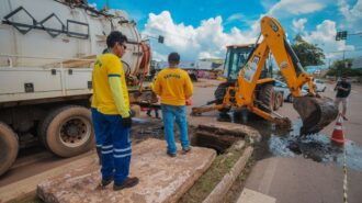 'Tatuzão' auxilia na desobstrução de bocas de lobo