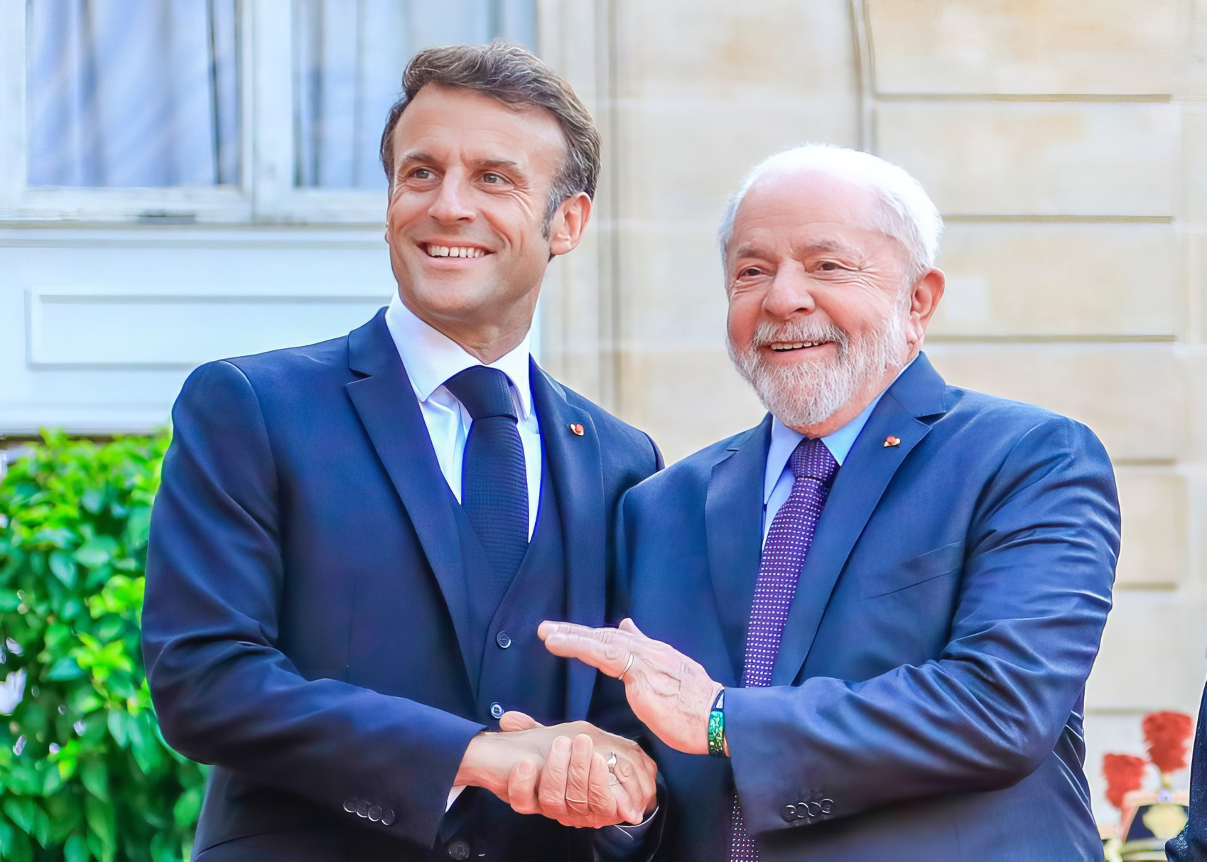 Lula e Macron conversam sobre decisão da Meta e reforçam aliança para impedir fake news